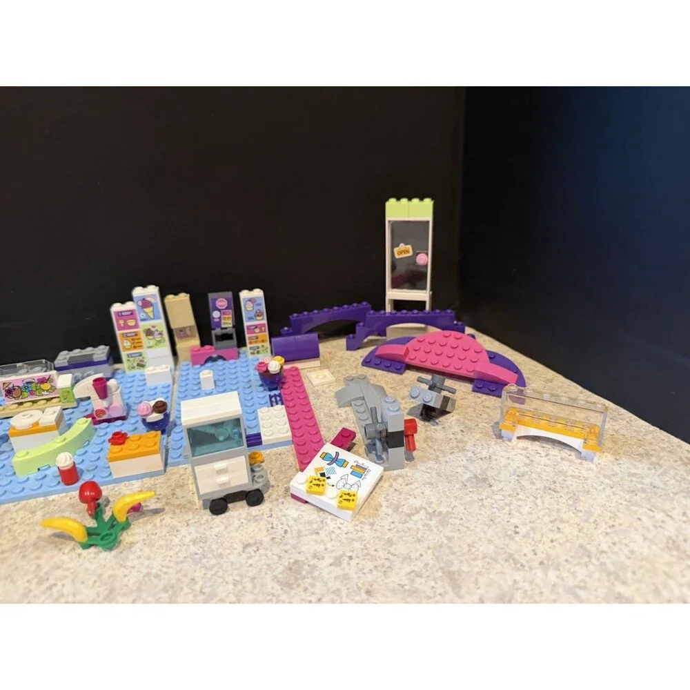 LEGO Friends 41320 Heartlake Frozen Yogurt Shop Building Only No Figures parts